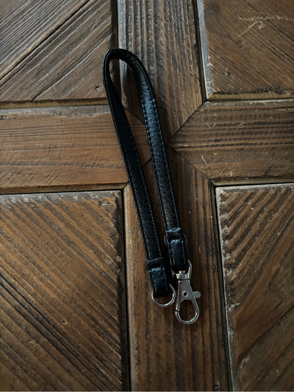 thirty-one Black Leather Wristlet Strap with Metal Clip